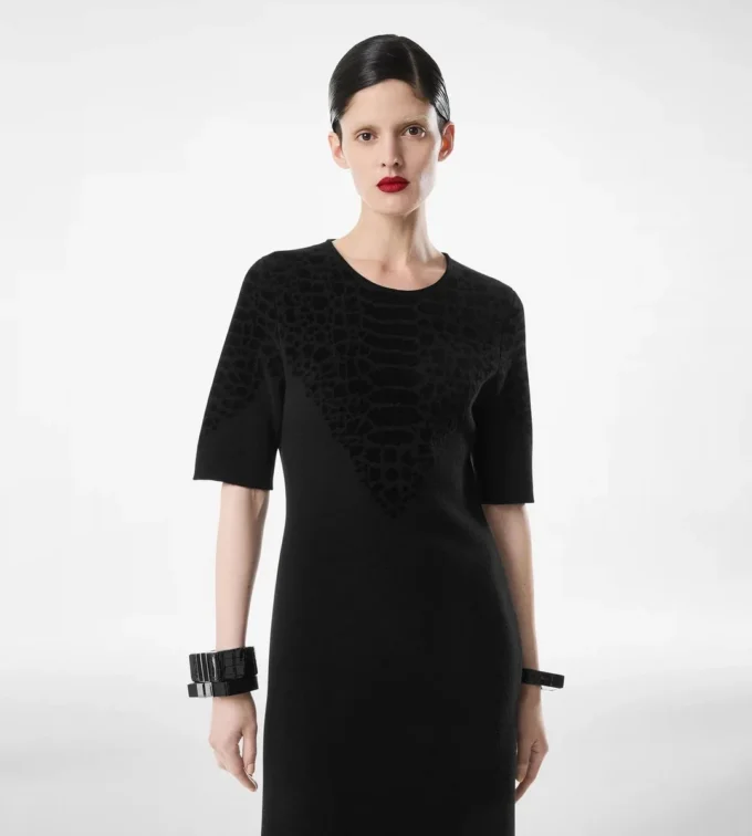 Vestido de cuello redondo de seda chenilla con relieve de pitón Vestido de cuello redondo de seda chenilla con relieve de pitón