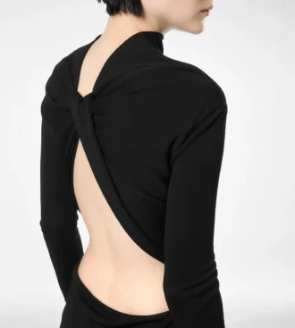 Vestido de noche asimétrico de manga larga con espalda retorcida