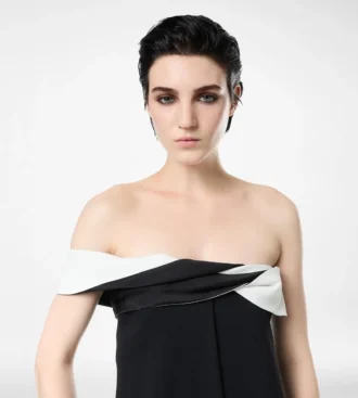 Vestido de noche asimétrico drapeado de crepé satinado