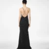 Vestido de noche camisola de crepé de seda con lunares y detalles de encaje Vestido de noche camisola de crepé de seda con lunares y detalles de encaje