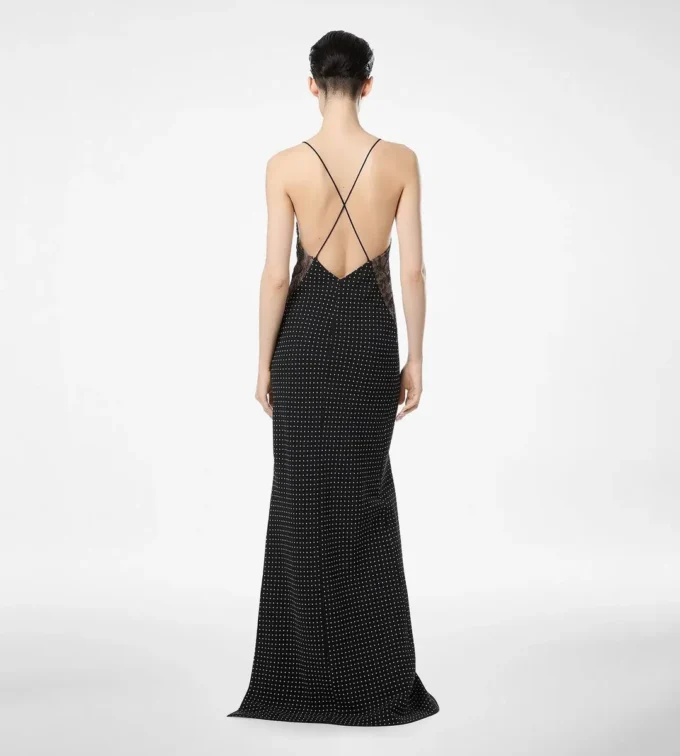 Vestido de noche camisola de crepé de seda con lunares y detalles de encaje Vestido de noche camisola de crepé de seda con lunares y detalles de encaje