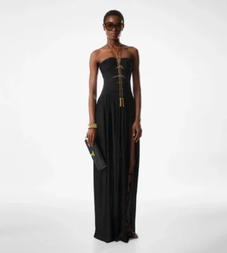 Vestido de noche con cordones y detalles recortados