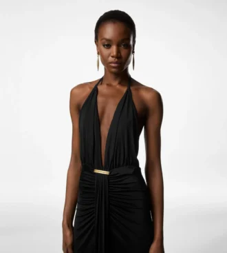 Vestido de noche con cuello en V y detalle drapeado en cascada