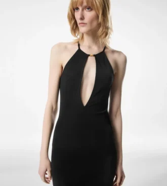 Vestido de noche con cuello halter y aberturas