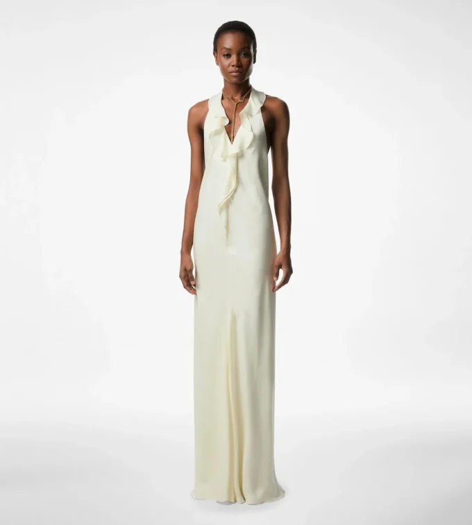 Vestido de noche con cuello halter y detalle de volantes Vestido de noche con cuello halter y detalle de volantes