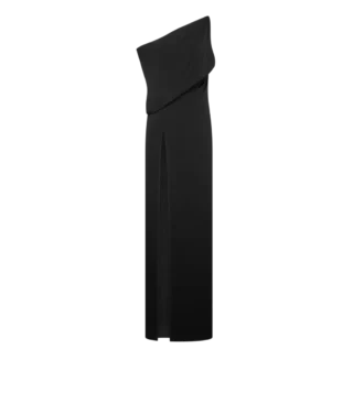 Vestido de noche con hombros descubiertos y abertura lateral