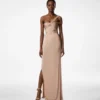Vestido de noche con un solo hombro y detalle retorcido en la parte delantera Vestido de noche con un solo hombro y detalle retorcido en la parte delantera