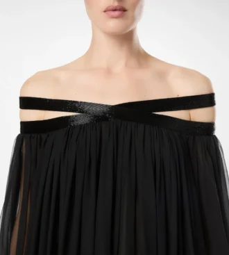 Vestido de noche de hombros descubiertos de gasa de seda bordada