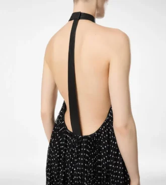 Vestido de noche de seda con cuello halter, plisado rayos de sol y detalles de cuero