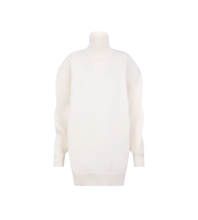 Vestido escultural de punto de cuello alto oversize con mezcla de merino Vestido escultural de punto de cuello alto oversize con mezcla de merino