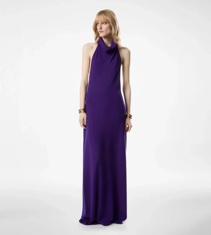 Vestido largo con cuello halter, bolsillos y espalda abierta Vestido largo con cuello halter, bolsillos y espalda abierta