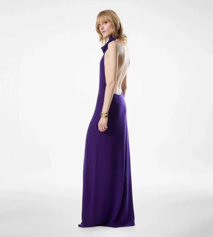 Vestido largo con cuello halter, bolsillos y espalda abierta Vestido largo con cuello halter, bolsillos y espalda abierta