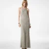 Vestido largo con cuello halter, espalda abierta y placa metálica de Tom Ford Vestido largo con cuello halter, espalda abierta y placa metálica de Tom Ford