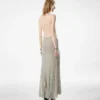 Vestido largo con cuello halter, espalda abierta y placa metálica de Tom Ford Vestido largo con cuello halter, espalda abierta y placa metálica de Tom Ford