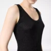 Vestido sin mangas de largo medio con ribetes adornados con micro lentejuelas Vestido sin mangas de largo medio con ribetes adornados con micro lentejuelas