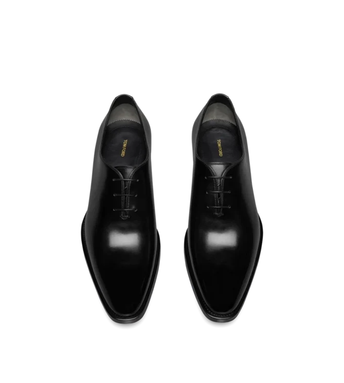 Zapatos con cordones de cuero pulido Zapatos con cordones de cuero pulido