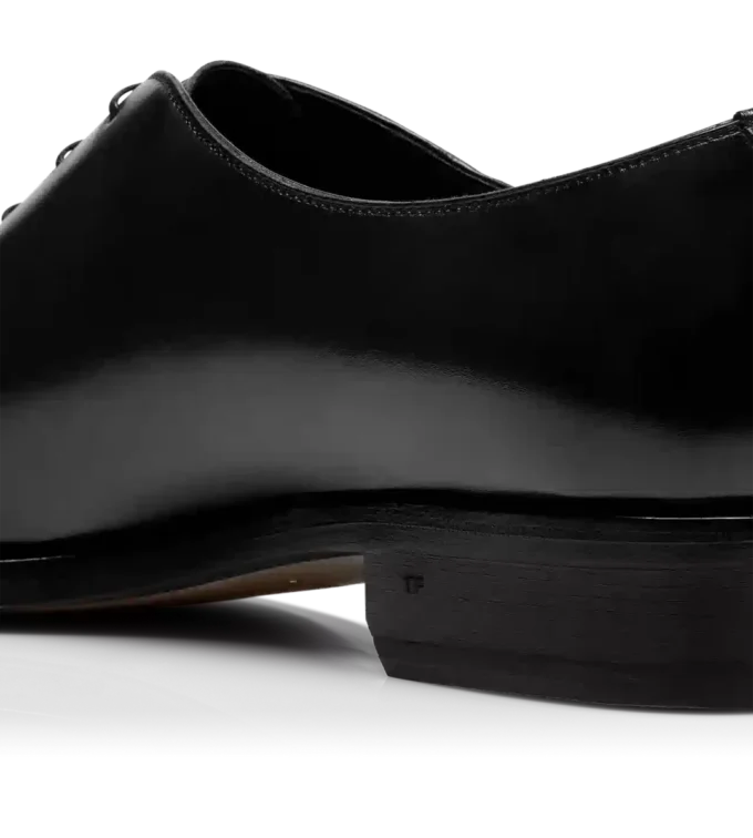 Zapatos con cordones de cuero pulido Zapatos con cordones de cuero pulido