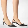 Zapatos de tacón con correa trasera de piel brillante