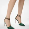 Zapatos de tacón con tira en T de pitón estampado Zapatos de tacón con tira en T de pitón estampado