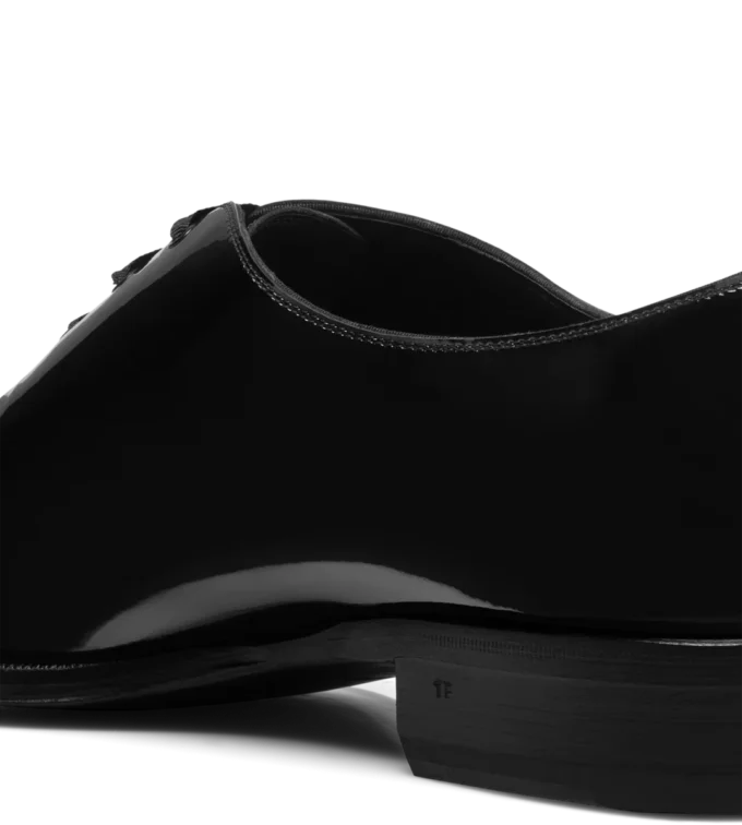 Zapatos de vestir Vincent con cordones y puntera entera de charol Zapatos de vestir Vincent con cordones y puntera entera de charol